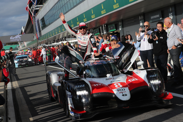 Fernando Alonso nach dem Sieg in Silverstone