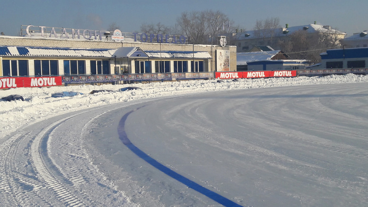 Das Eisspeedway-Stadion in Shadrinsk