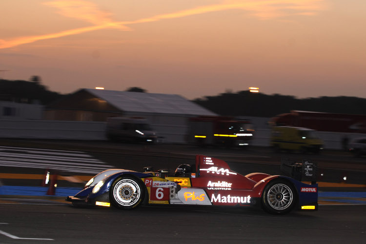 Der Oreca-Judd bei den 24h von Le Mans 2010. Der AIM-Schriftzug ist deutlich auf der Motorverkleidung zu entdecken