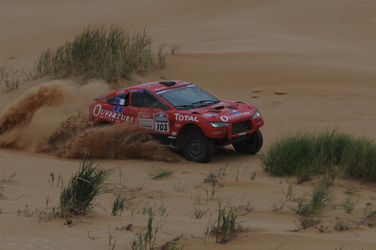 Lavielle auf Siegeskurs bei der Silk Way Rallye
