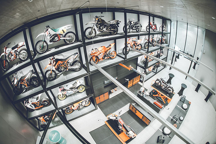 In der Motohall sind alle KTM-Modelle seit 1953 zu sehen