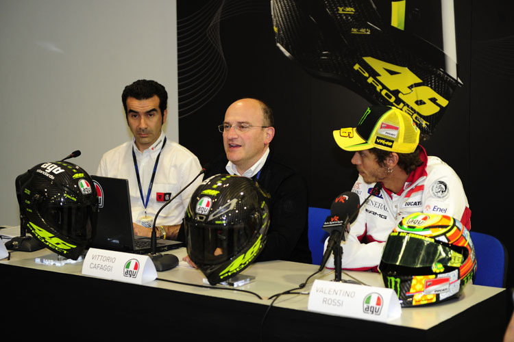 Vittorio Cafaggi (Mitte), rechts daneben Valentino Rossi
