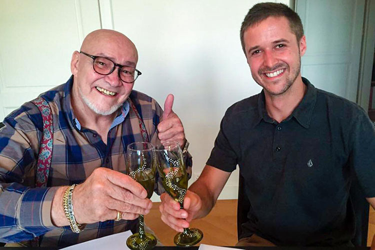 Teambesitzer Marc van der Straten mit Tom Lüthi