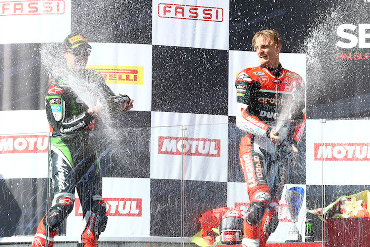 Jonathan Rea (li.) und Chaz Davies standen 2016 oft gemeinsam auf dem Podium