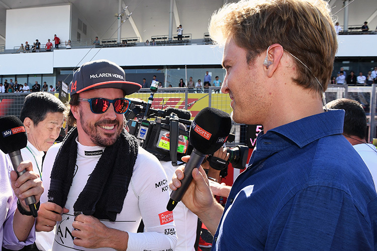 Nico Rosberg mit Fernando Alonso in Suzuka 2017