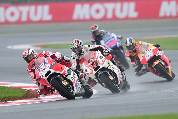 2015 fand das MotoGP-Rennen in Silverstone auf nasser Strecke statt
