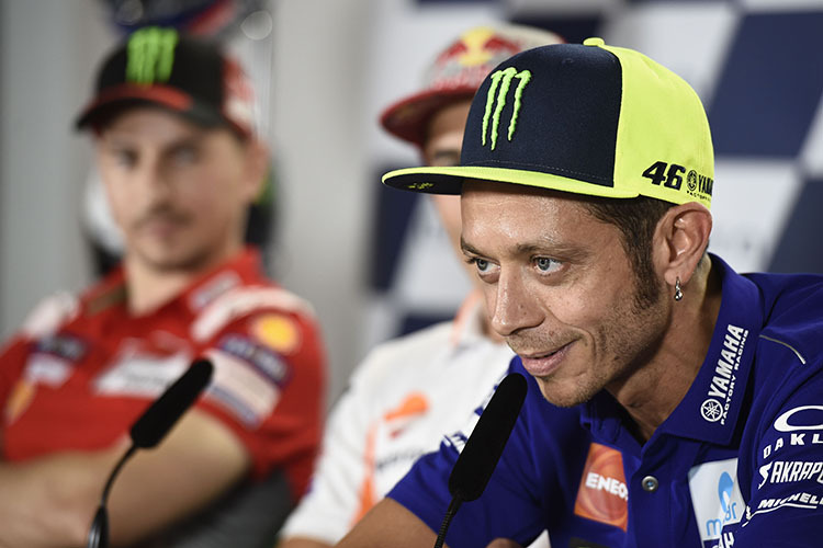 Valentino Rossi und seine Mitstreiter beantworten bei jedem Grand Prix auch Fan-Fragen