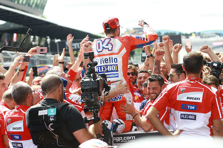 Andrea Dovizioso gewinnt das Rennen