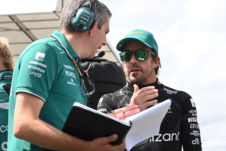 Fernando Alonso sagt über Aston Martin: «Ich denke, das Team hat im Verlauf des vergangenen Jahres schon gute Fortschritte gemacht»