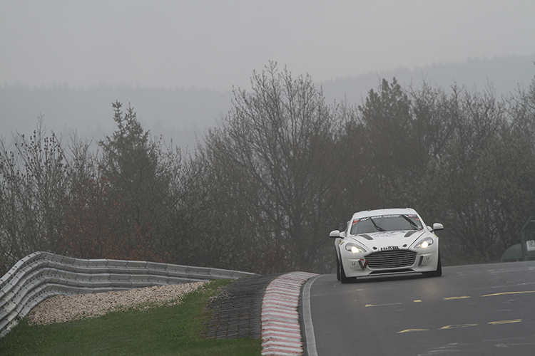 In der VLN fuhr er noch in blütenweißer Lackierung: Der Aston Martin Rapide S