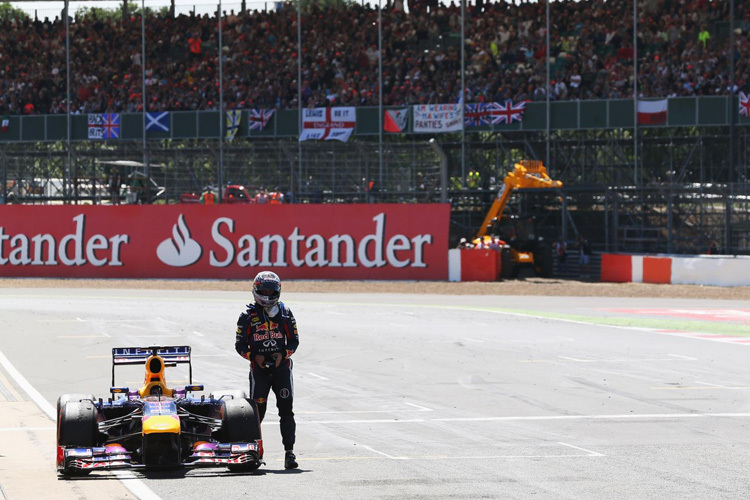 Schon vor einem Jahr spielte die Technik Sebastian Vettel einen Streich: Getriebeschaden