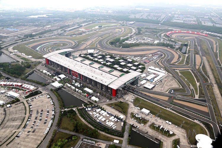 Das enorme Fahrerlager des Shanghai International Circuit
