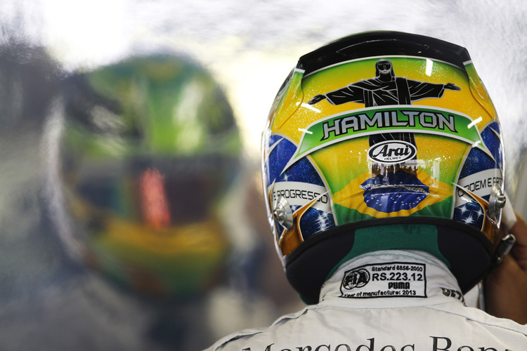 Lewis Hamiltons Brasilien-Helm von hinten