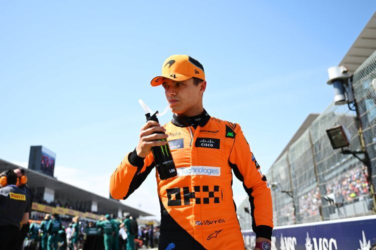 Lando Norris an der Rennstrecke in Suzuka