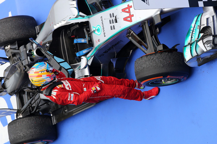 Fernando Alonso: Nach dem Malaysia-GP ein langer Blick auf den Silberpfeil