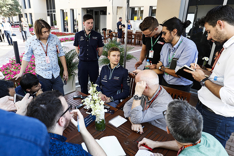 Sergey Sirotkin in seiner Medienrunde am Yas Marina Circuit