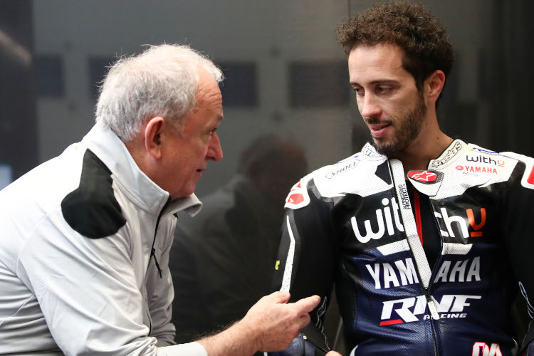 Crew-Chief Ramon Forcada und Andrea Dovizioso in der WITHU-Yamaha-RNF-Box