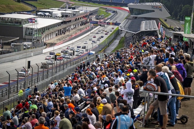 15.000 Zuschauer nutzten die Chance, einen Streifzug durch die Motorsport-Geschichte zu unternehmen