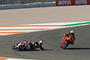Turn 14: Nakagami ist gestürzt, Pol Espargaró kann knapp ausweichen