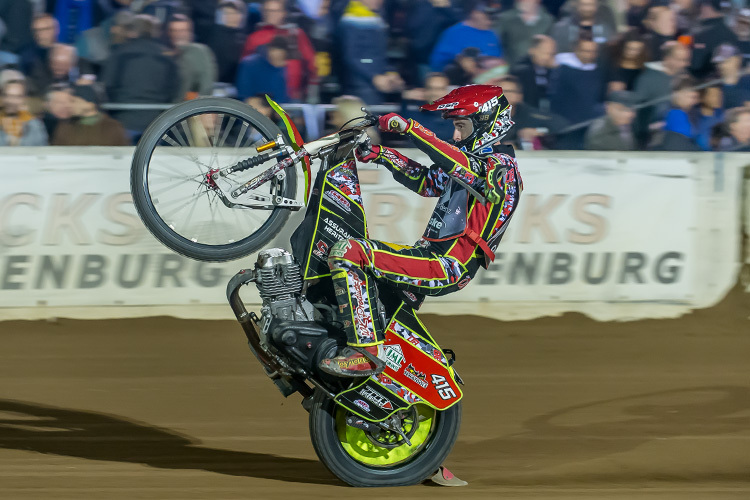 Sieger David Bellego in Cloppenburg bei der Ehrenrunde