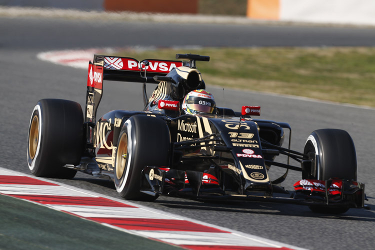 Pastor Maldonado drehte am ersten Testtag in Barcelona die schnellste Runde