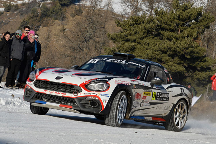 Der ehemalige Vize-Weltmeister Franҫois Delecour im Abarth 124 Spider 