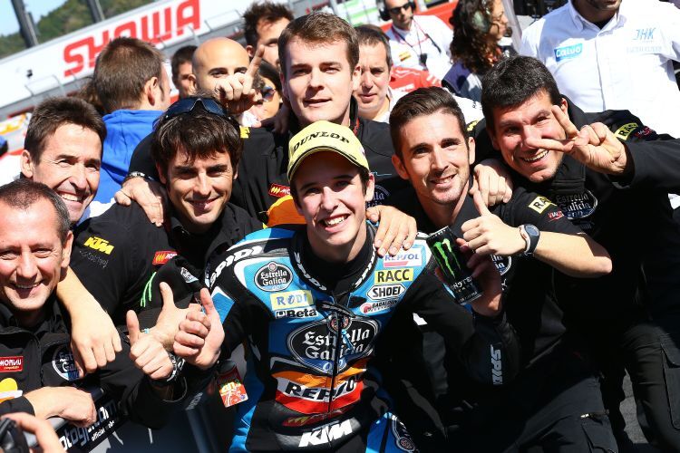 Álex Márquez und sein Team freuen sich über den Sieg