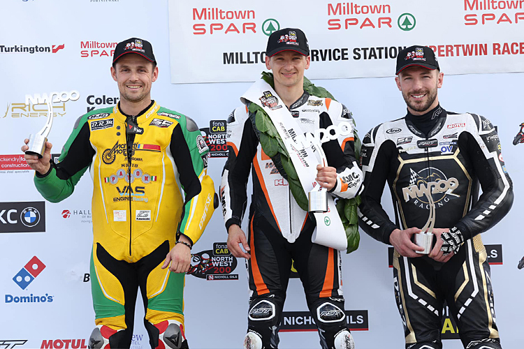 Supertwin-Podium 1:Pierre Yves Bian, Richard Cooper, Paul Jordan