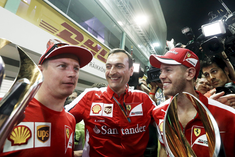 Kimi Räikkönen, Vettel-Renningenieur Riccardo Adami und Sebastian Vettel in Singapur