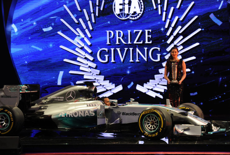 Weltmeisterlicher Auftritt: Lewis Hamilton kam im Silberpfeil