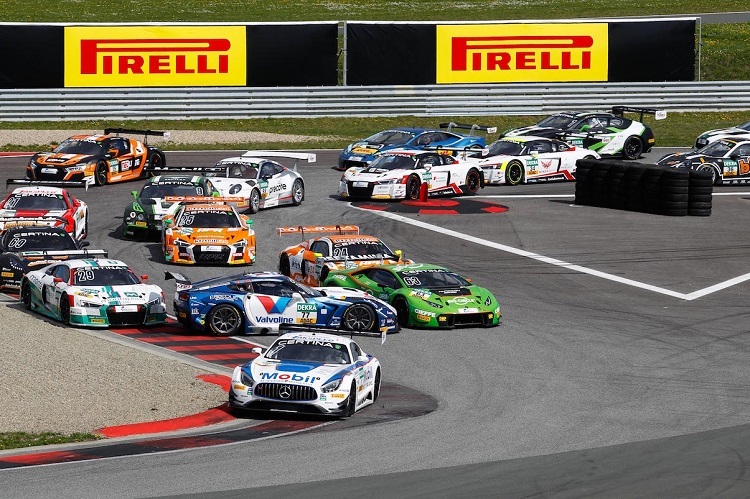 Schon beim Saisonauftakt des ADAC GT Masters in Oschersleben ging es heiss her