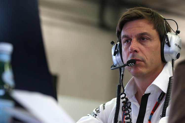 Mercedes-Motorsportdirektor Toto Wolff: «Morgen wird wie immer der Reifenabbau ein Thema sein, der bereitet mir schon Sorgen»