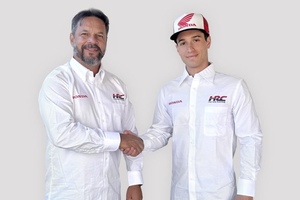 Tom Vialle mit Marcus Pereira de Freitas, HRC General Manager MXGP)