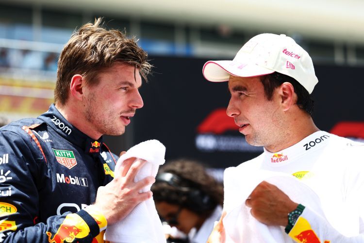 Die Red Bull Racing-Teamkollegen Max Verstappen (l.) und Sergio Pérez