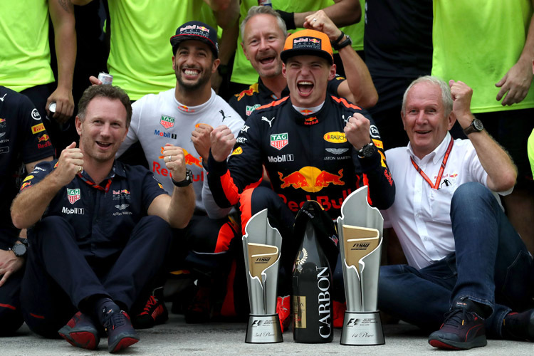 Christian Horner (links) und Helmut Marko durften sich mit Max Verstappen freuen