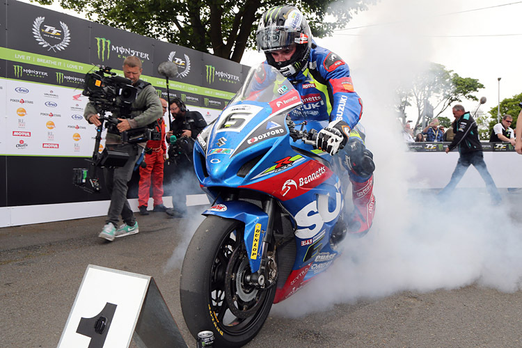 Michael Dunlop nach seinem Sieg bei der Senior-TT 2017