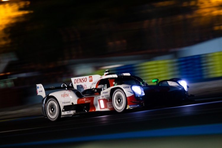 Führt am Morgen in Le Mans: Der Toyota GR010 Hybrid