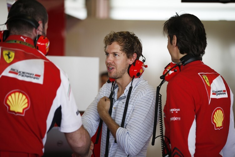 Sebastian Vettel in der Ferrari-Box