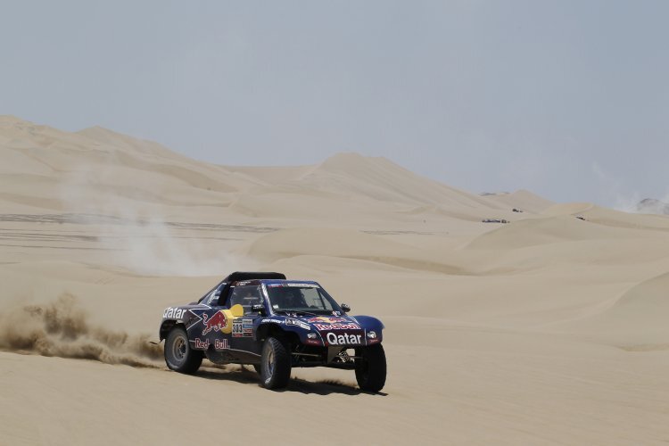 Carlos Sainz im Red Bull Buggy