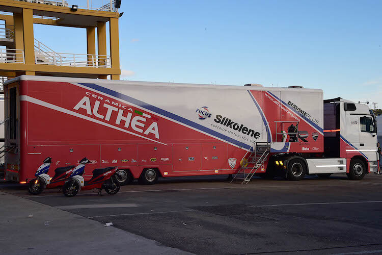Der Althea-Truck im Paddock in Valencia