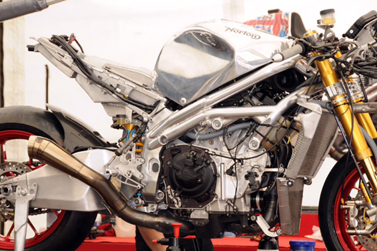 Die Norton ist mit einem Aprilia-MotoGP-Triebwerk ausgestattet