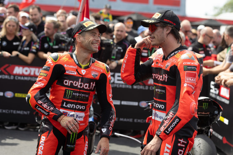 Fast hätte Alvaro Bautista (li.) Nicolo Bulega noch geschnappt