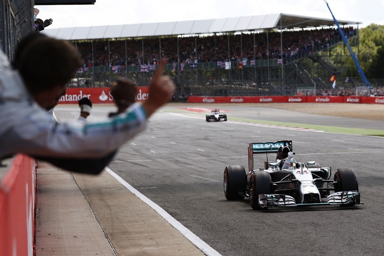 Lewis Hamilton gewinnt sein Heimrennen