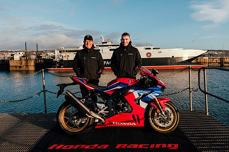 John McGuinness (li.) und Nathan Harrison bilden das Team Honda Racing UK