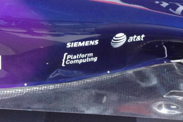 Eine seltsame Ausbuchtung am Wagen von Sebastian Vettel
