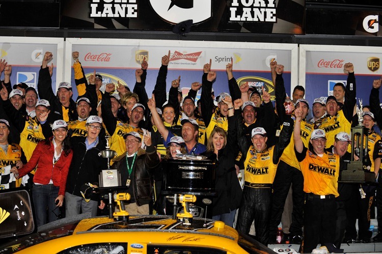 So sehen Sieger aus: Matt Kenseth und seine Crew