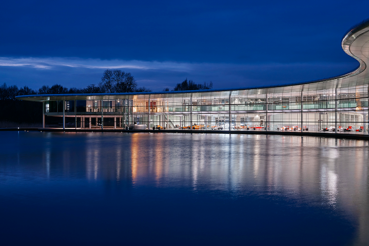 Das McLaren-Rennwagenwerk in Woking