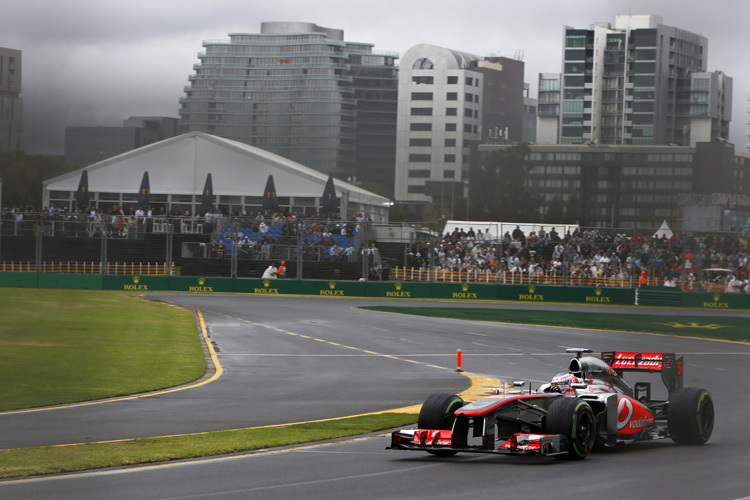 Jenson Button auf dem nassen Albert Park Circuit