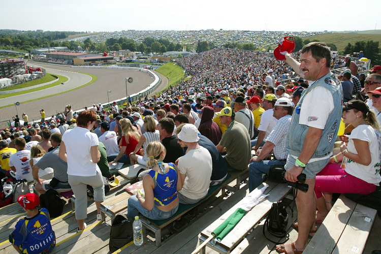 Viele Tribünen auf dem Sachsenring sind temporär