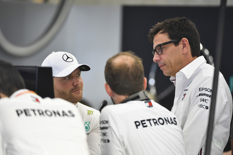 Toto Wolff mit Valtteri Bottas